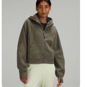 Lululemon Scuba Oversized Full Zip
Army Green
Size XS/S